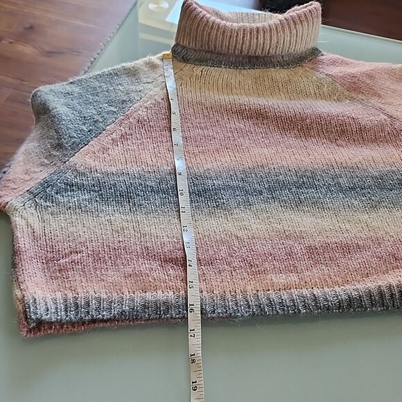 Oli & Hali Cropped Wool Blend Turtleneck Sweater - Picture 5 of 8